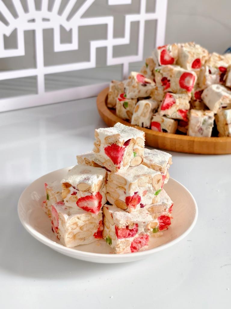 草莓坚果雪花酥