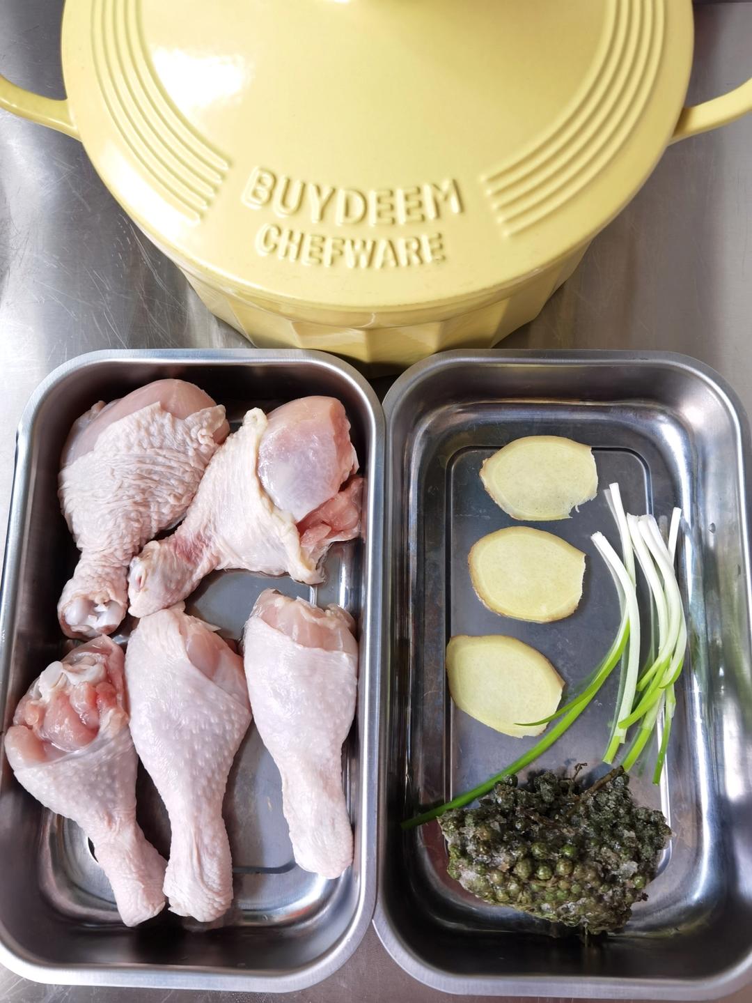 鲫鱼萝卜汤【10月北鼎珐琅锅食谱】