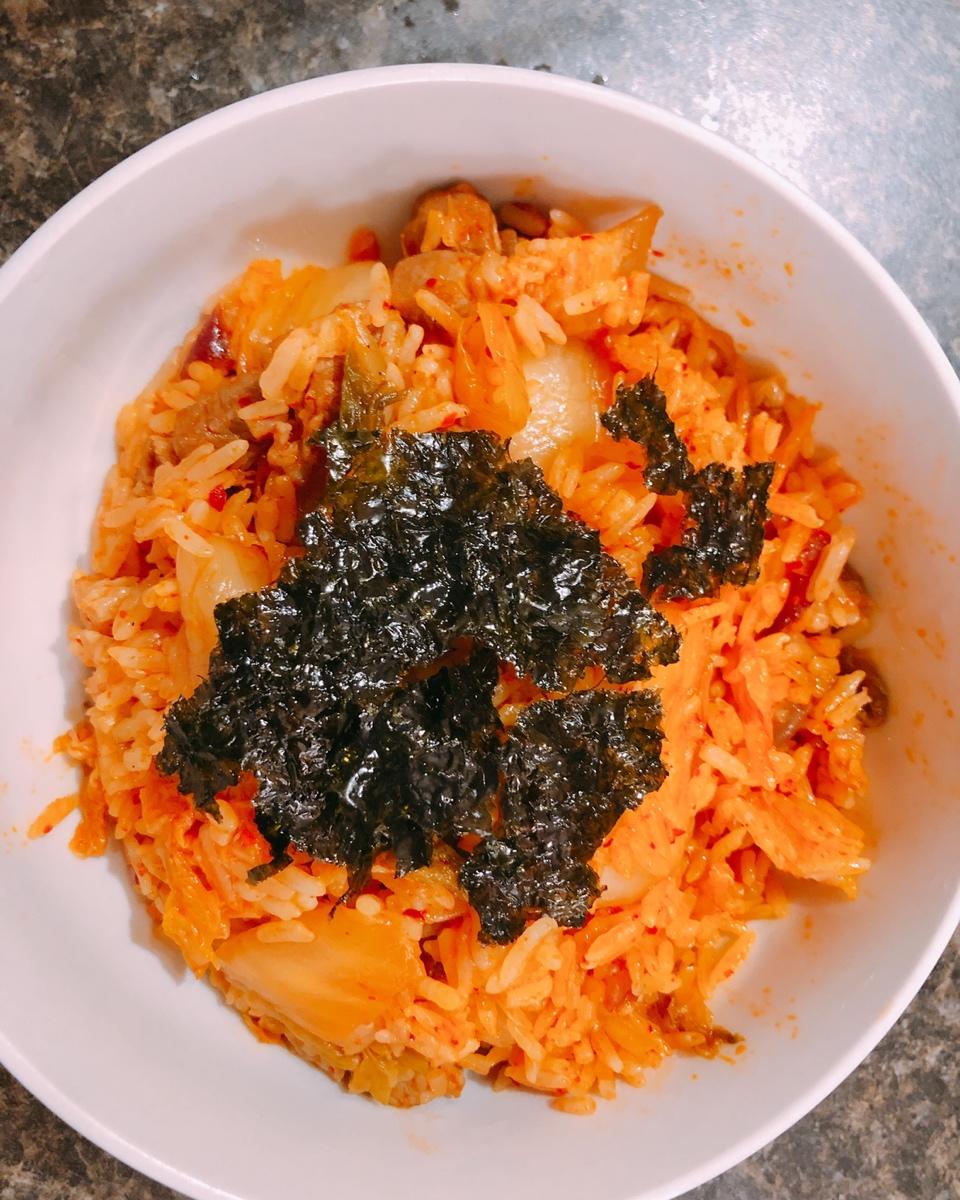 五花肉辣白菜炒饭