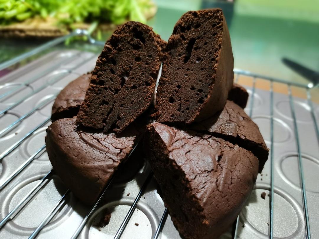 香味浓郁的巧克力布朗尼蛋糕