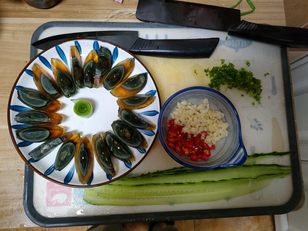 三分钟快手开运年菜黄瓜拌皮蛋