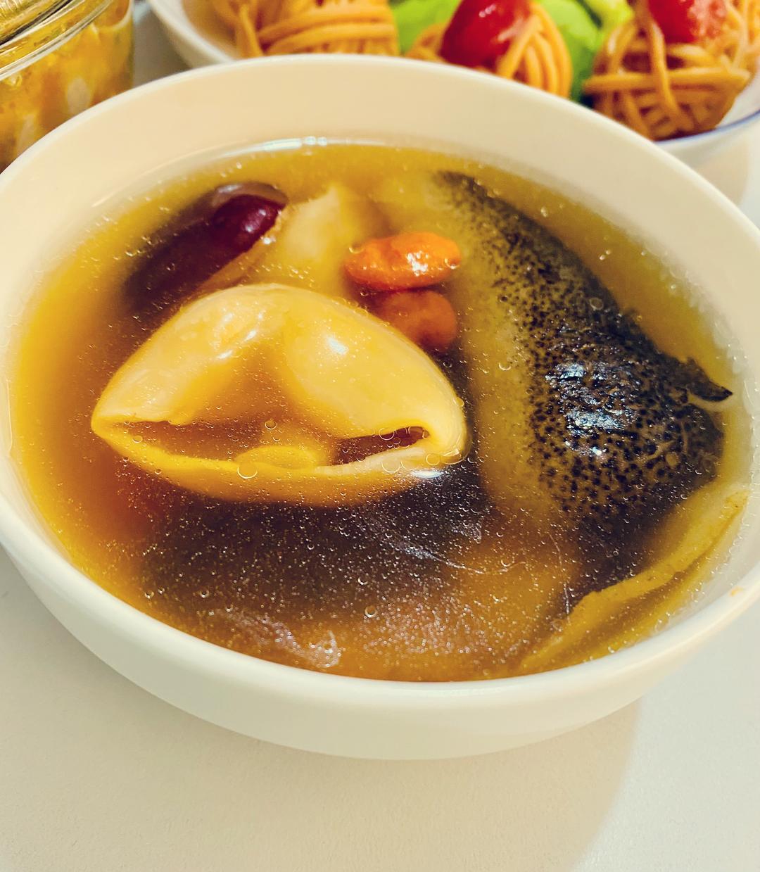 海参花胶元贝炖鸡汤