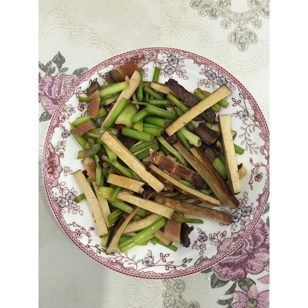 素菜：芹菜炒豆腐干