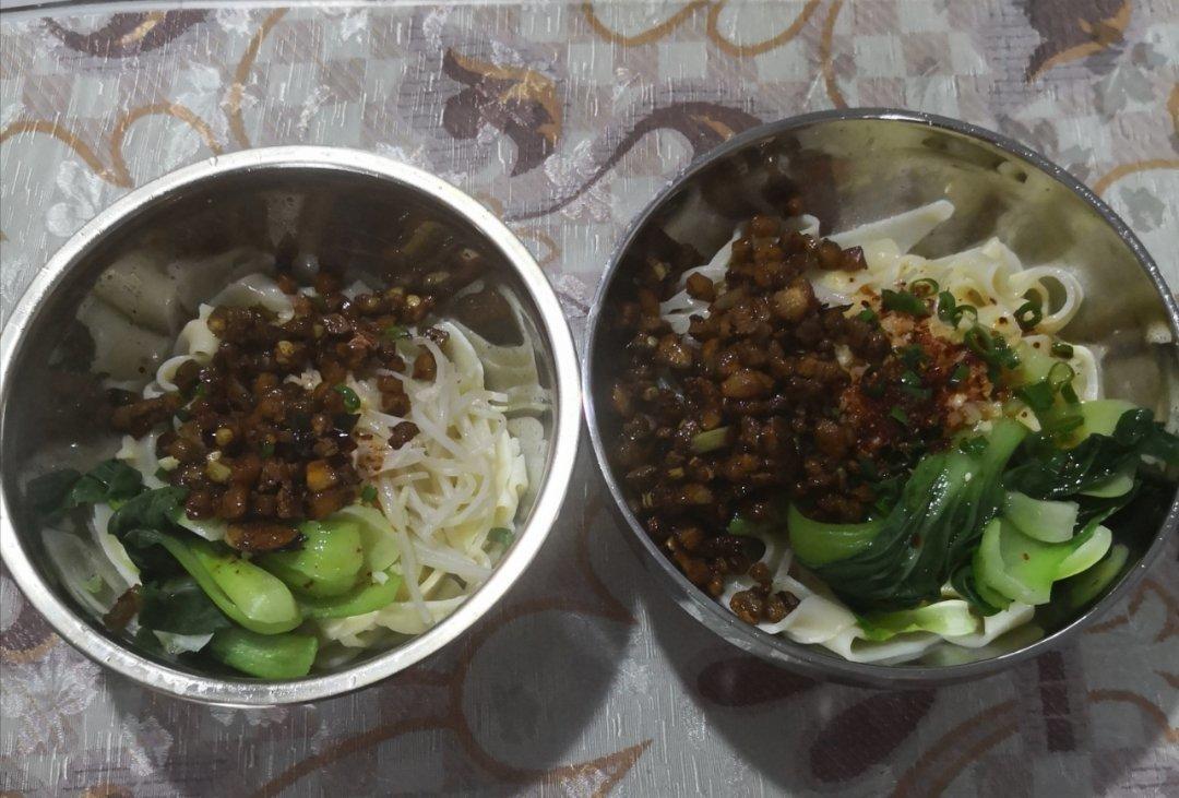 堂妈教你做油泼肉酱扯面