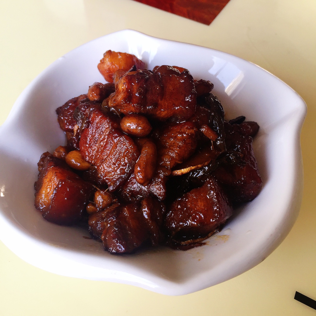 吃着碗里望着锅里的红烧肉