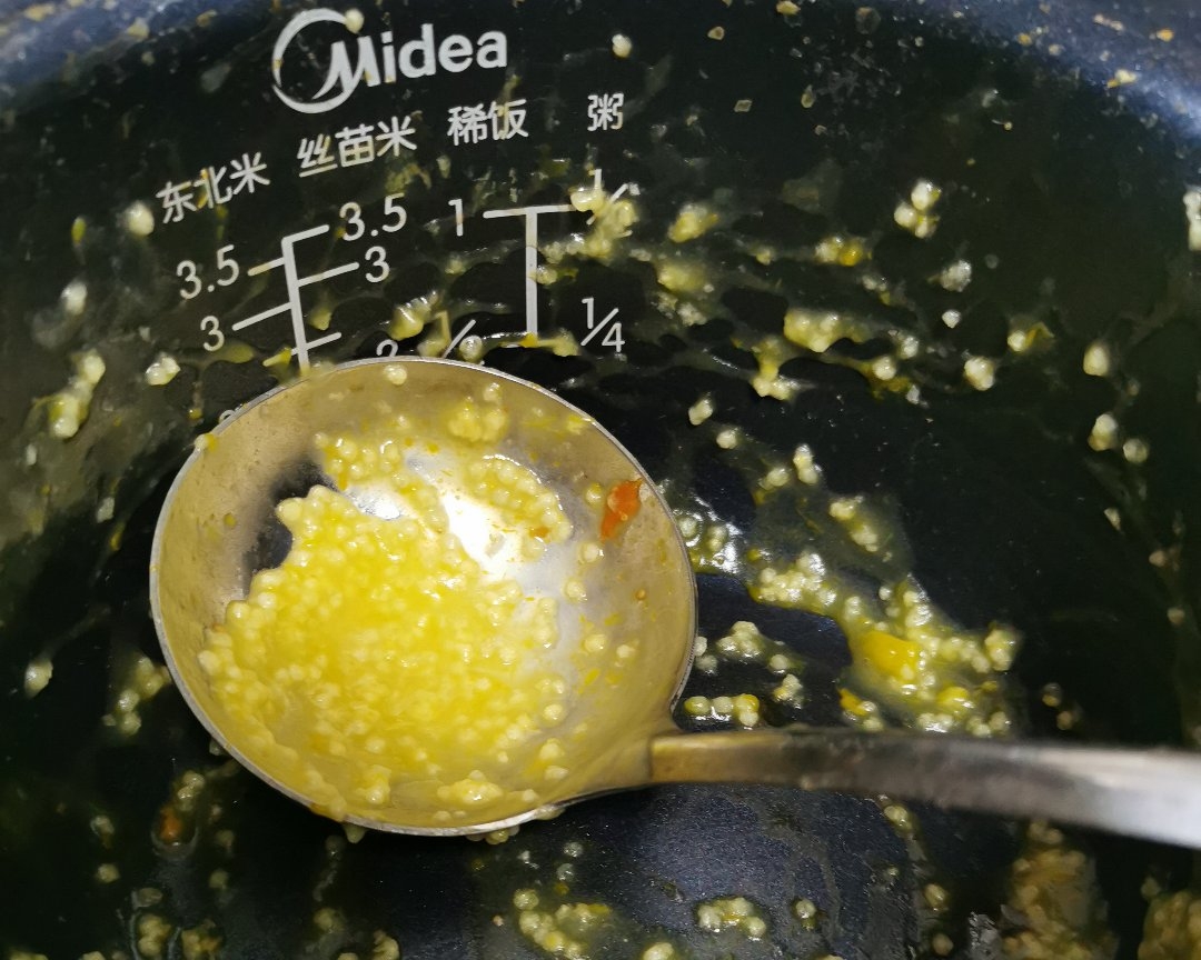 香香香的红枣枸杞南瓜小米粥的做法 步骤2