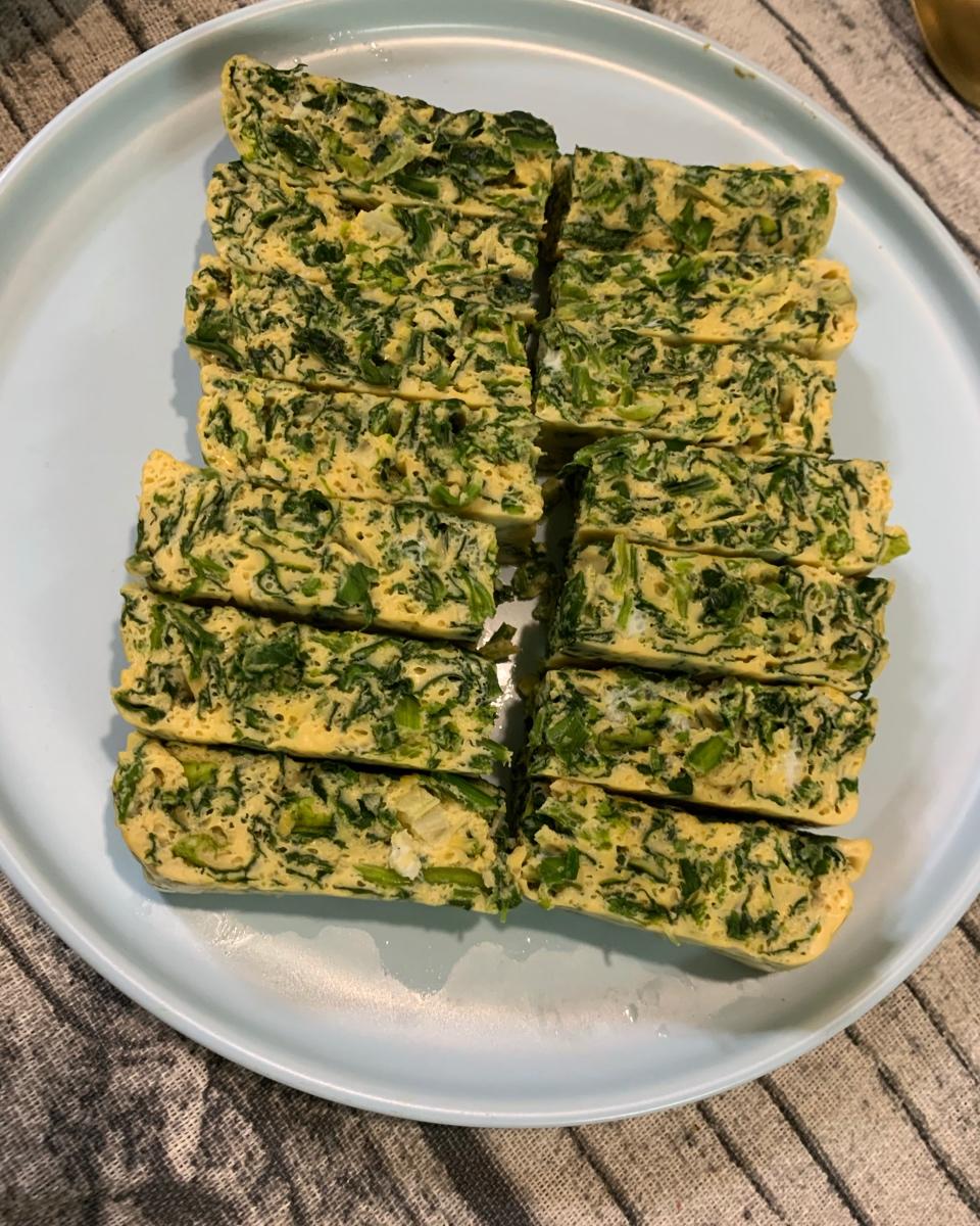 蘸汁菠菜鸡蛋糕——春季养生多吃菠菜