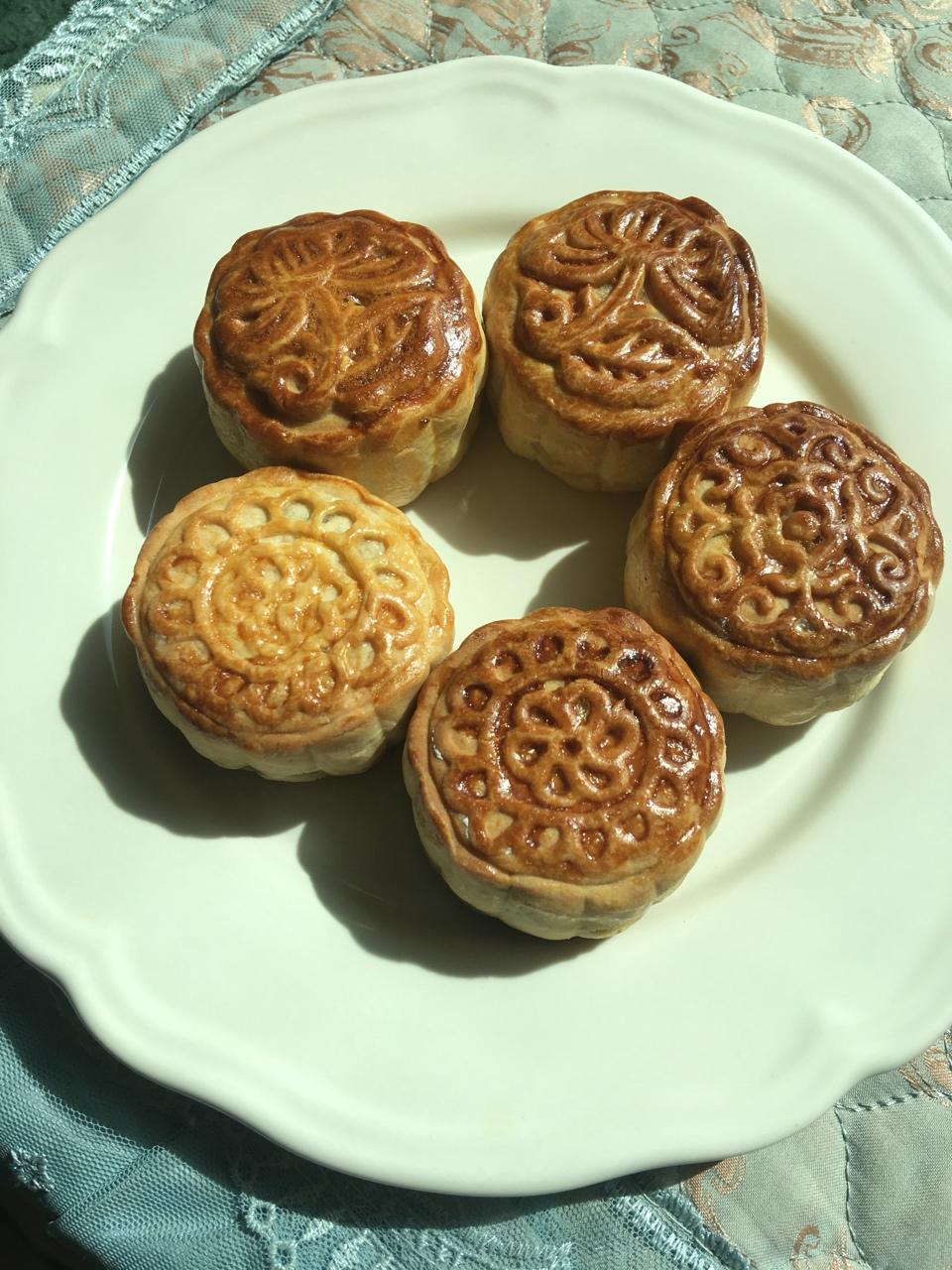 广式莲蓉（豆沙）蛋黄月饼（超详细步骤）