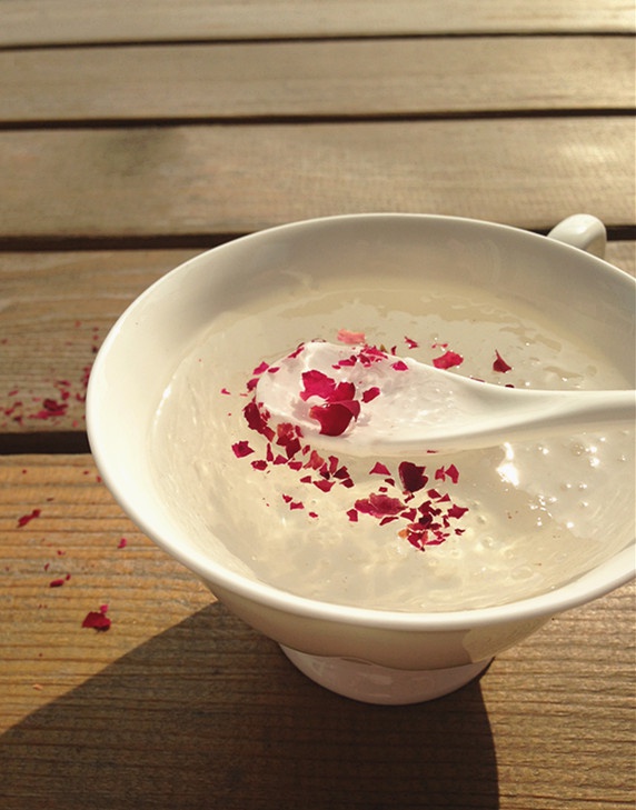 蜂香薄荷做的冰糖雪燕(植物燕窝)