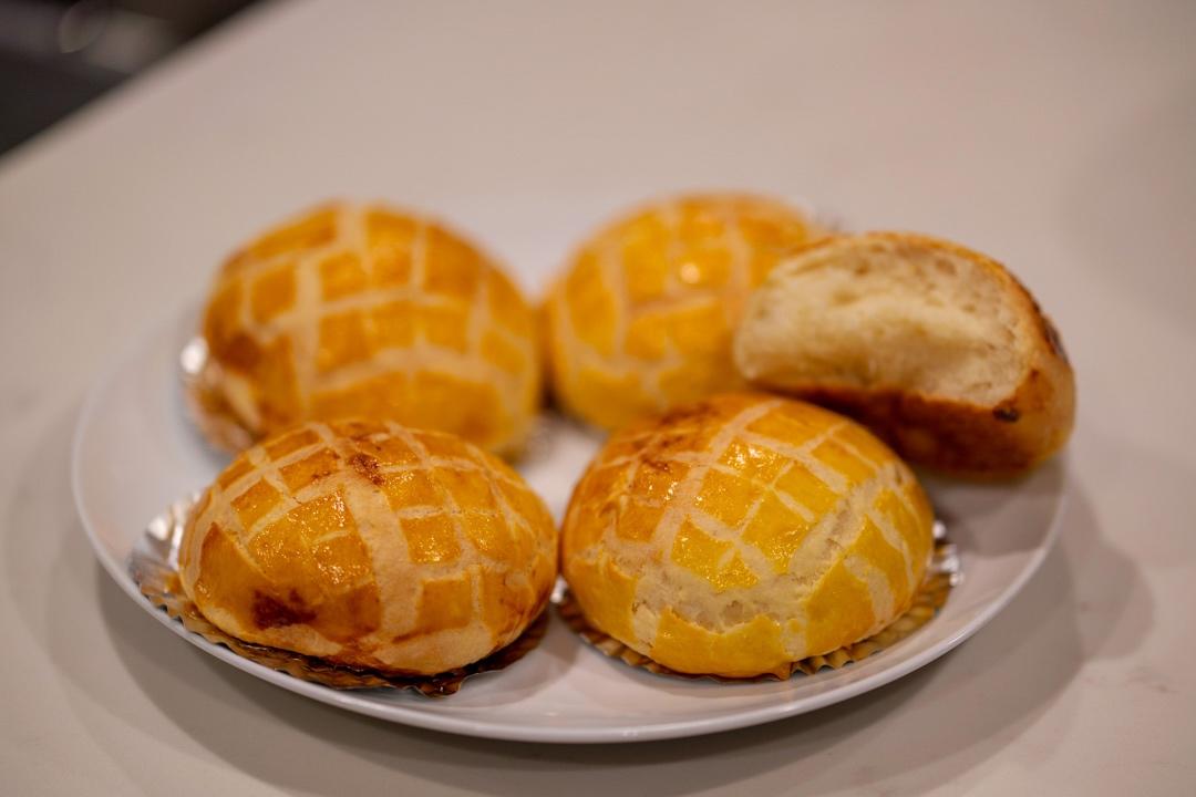 好吃到炸裂的港式菠萝包（附带制作酥皮的小视频）