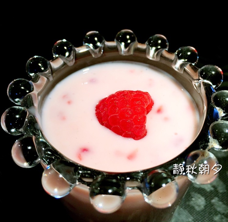 树莓酸奶的做法