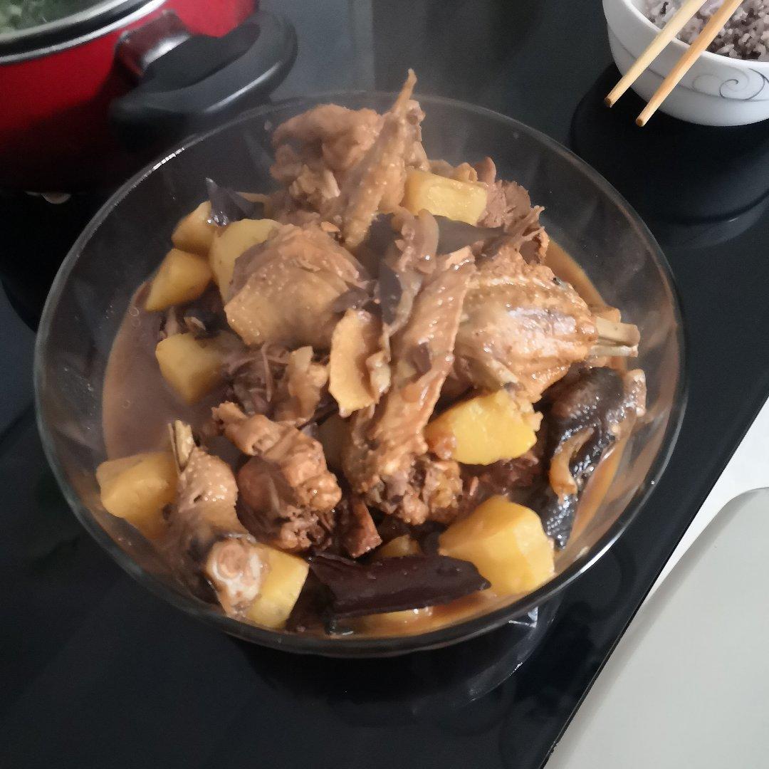 土豆烧鸡块