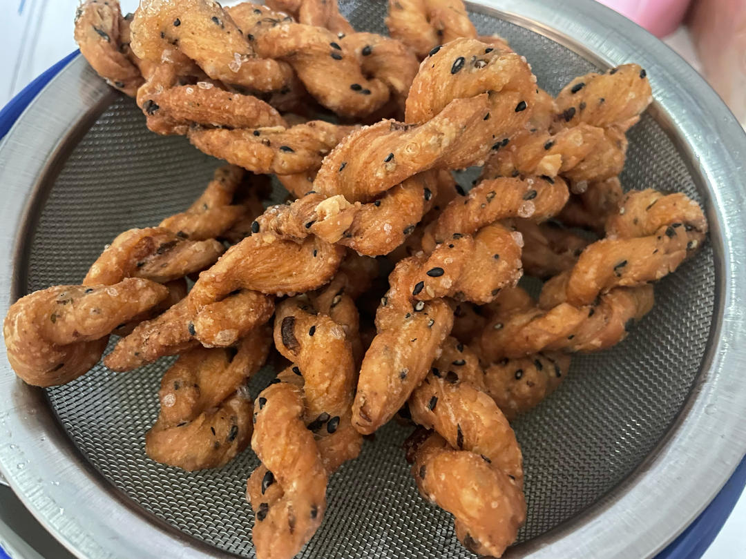酥脆咸味小麻花