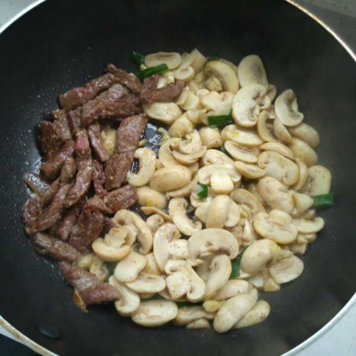 主厨炒蘑菇