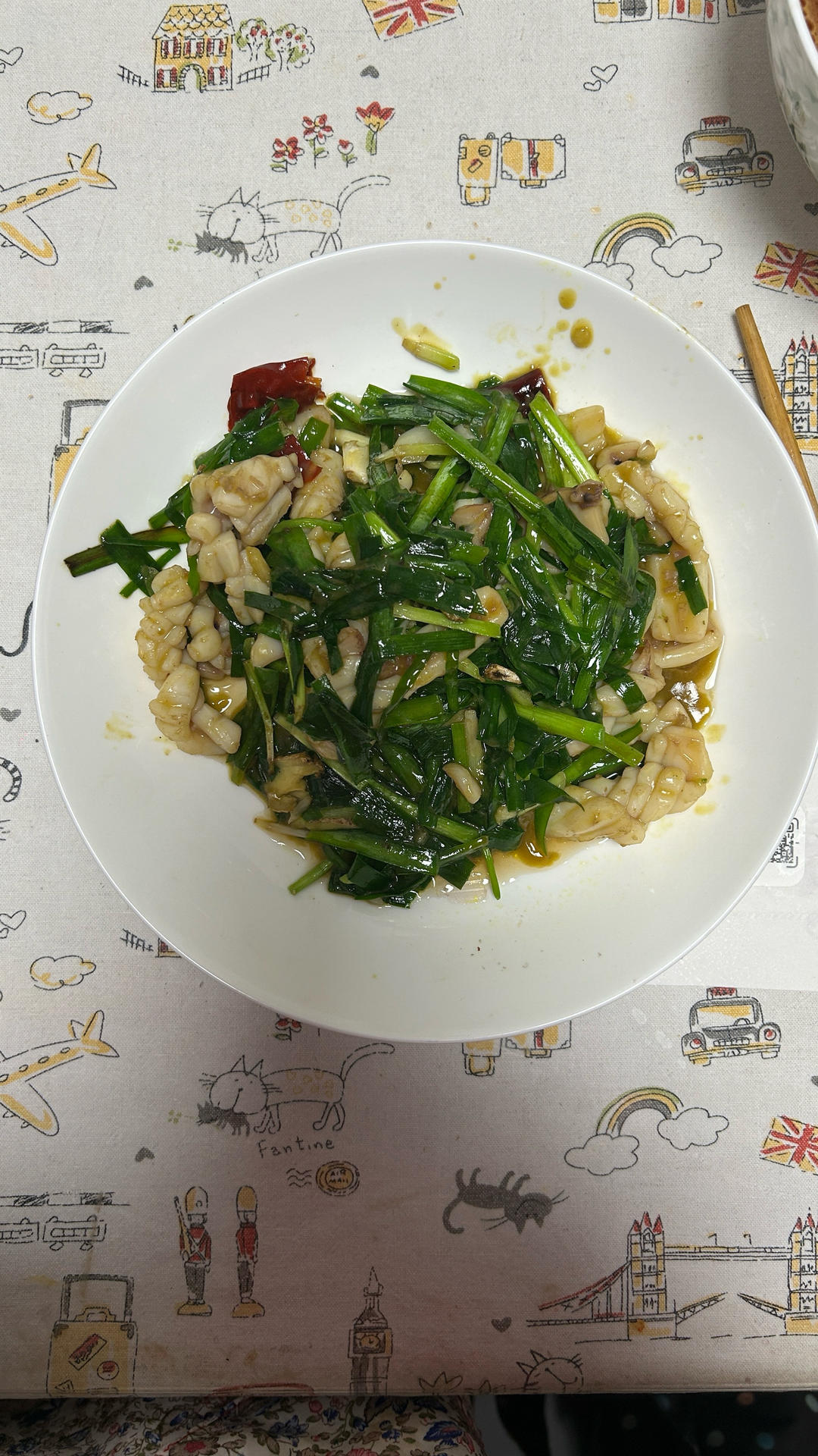 鲜嫩美味的韭菜炒鱿鱼