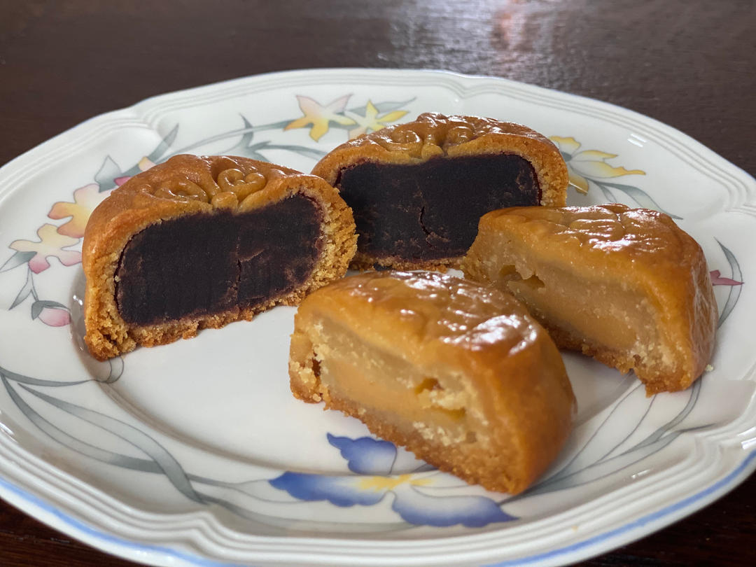 广式月饼—蛋黄莲蓉月饼