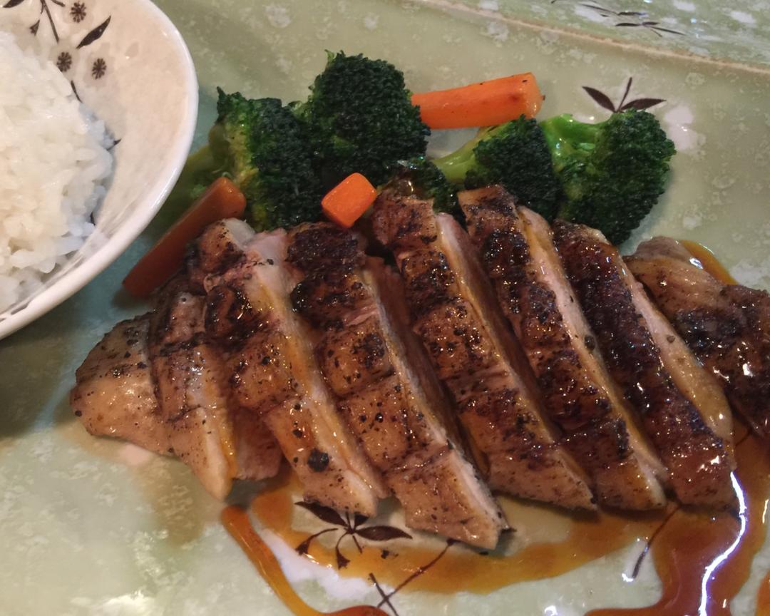 煎烤鸭胸佐橙汁的做法