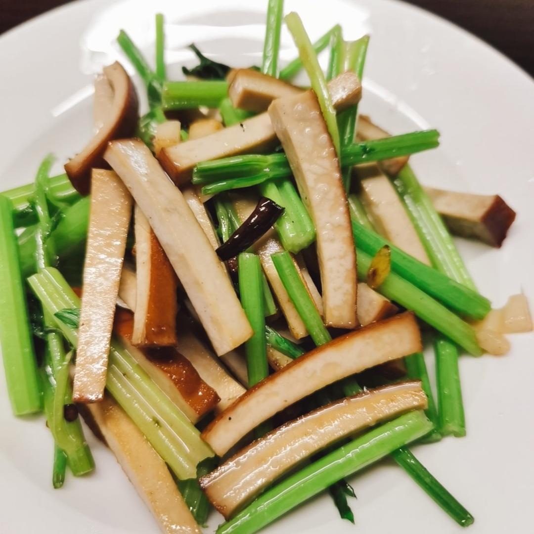 springy做的芹菜炒熏干