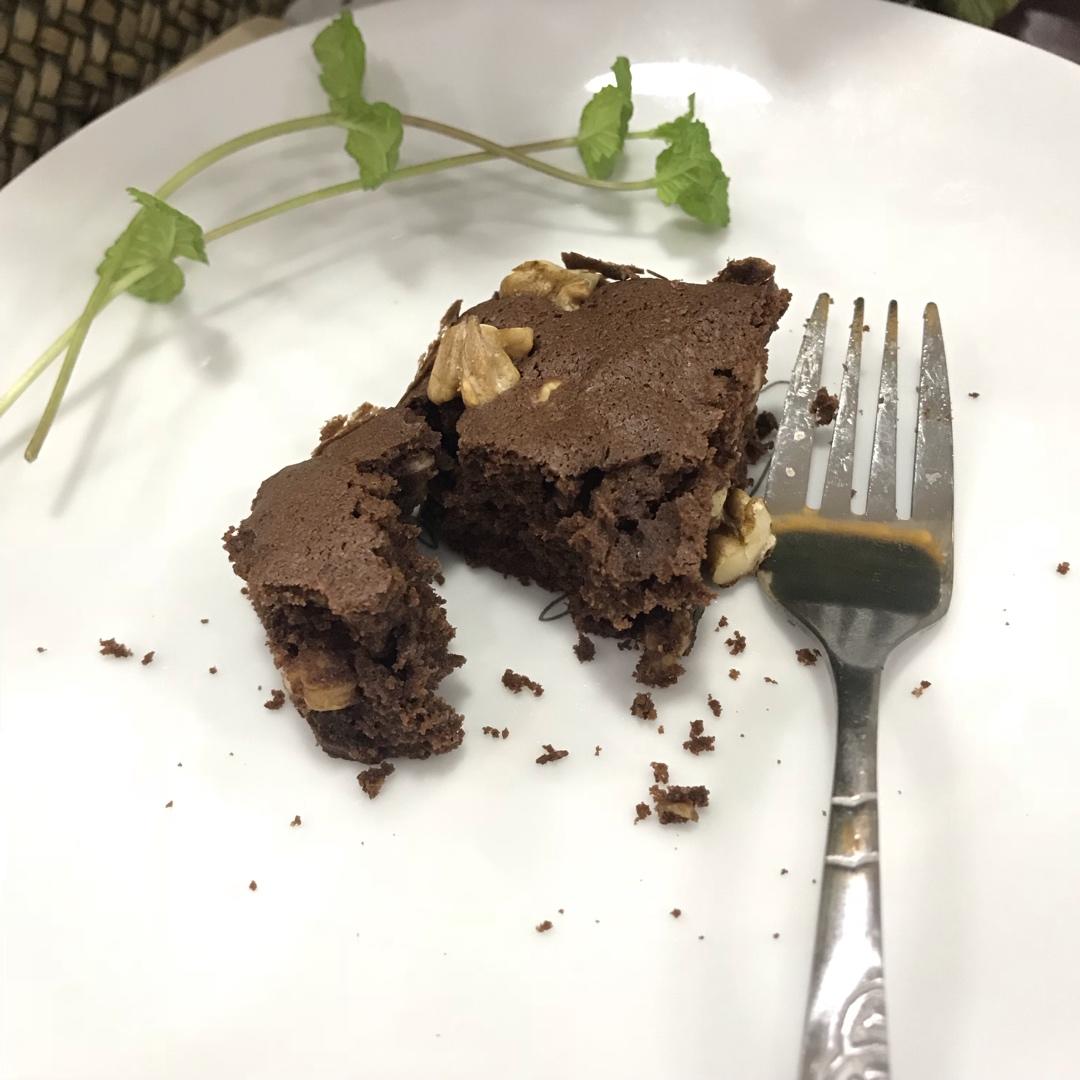 香味浓郁的巧克力布朗尼蛋糕