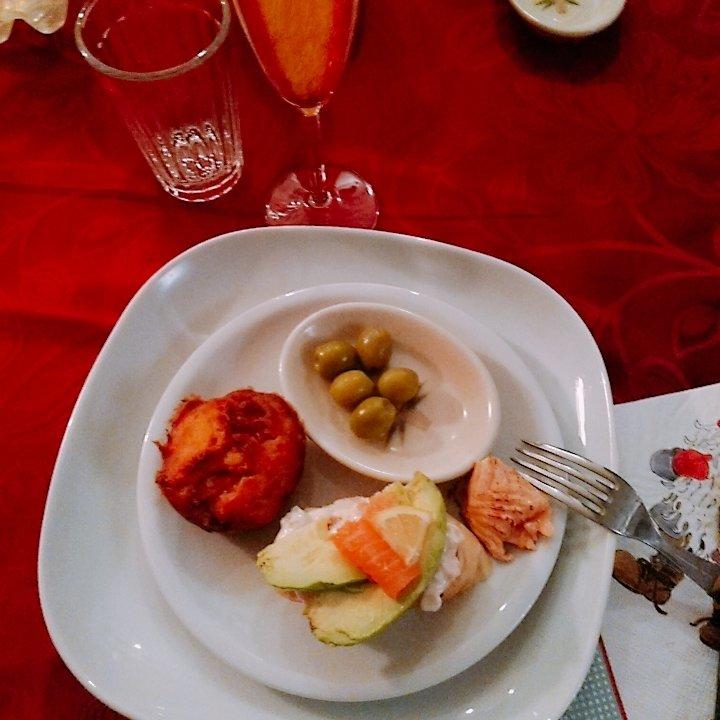 三文鱼鳄梨tartine餐前菜