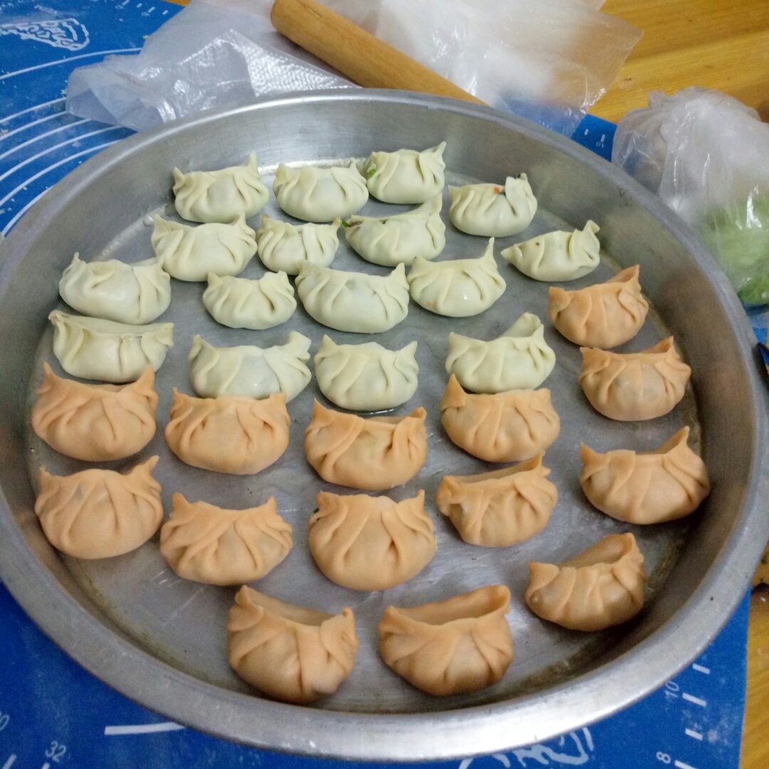 彩色饺子（蔬菜汁）