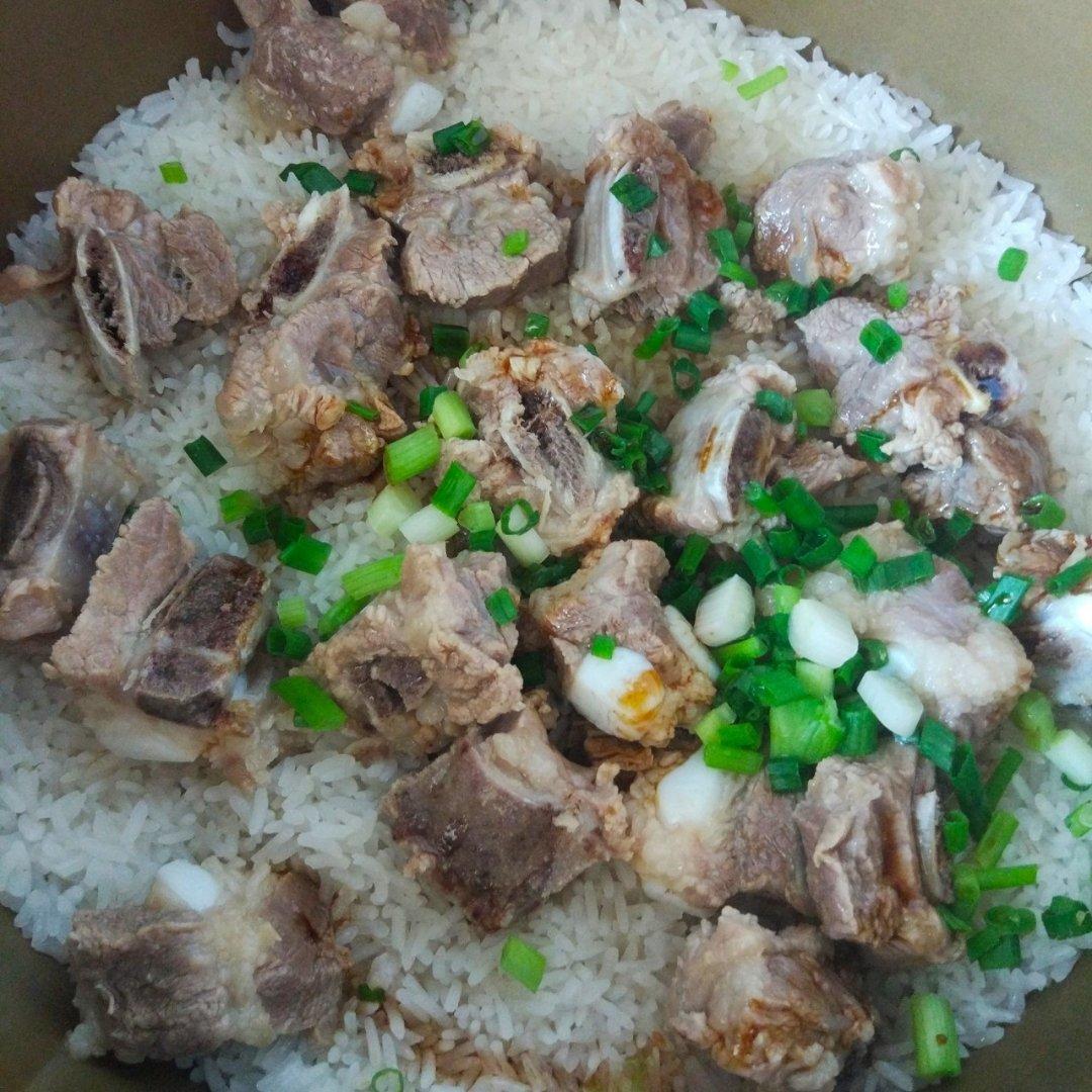 菌菇滑鸡煲仔饭+米布丁