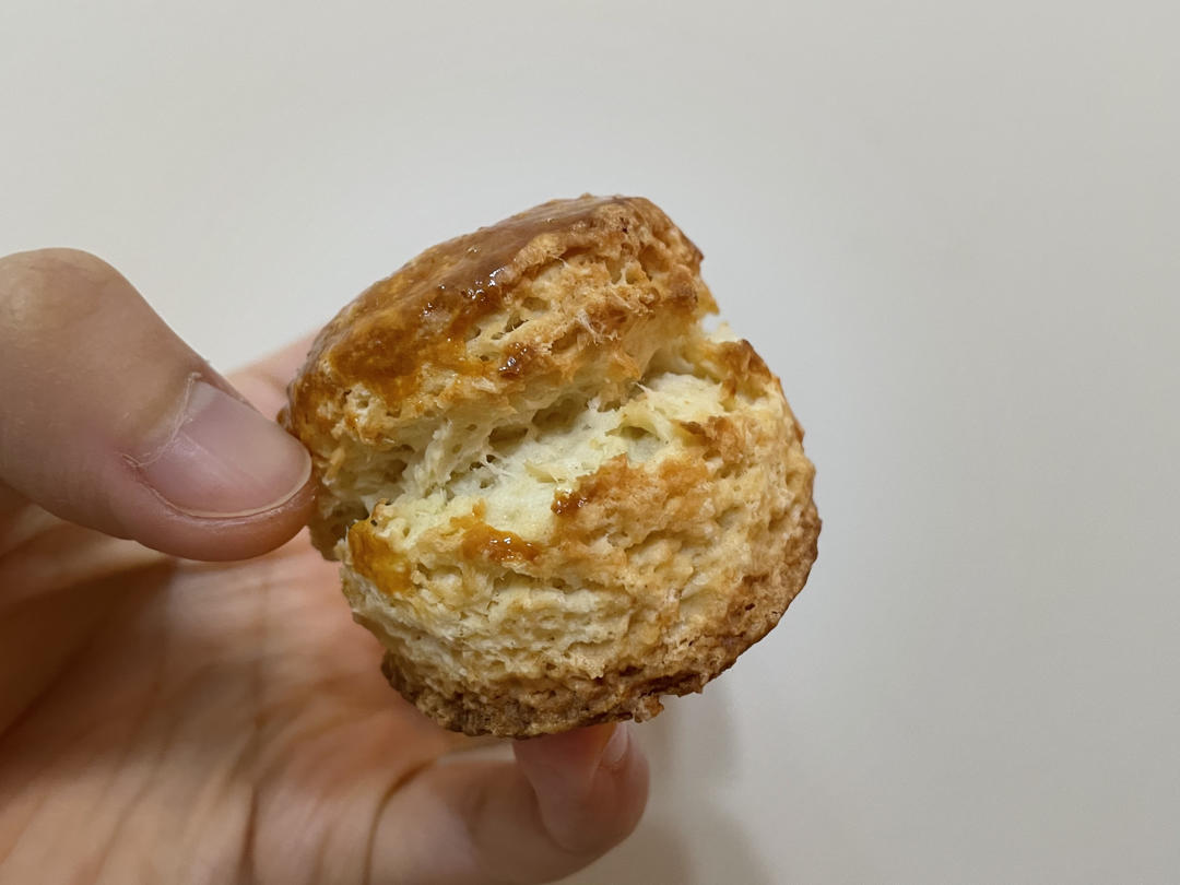 复刻英国女王私人御厨的经典司康：加映Cream Tea 经典吃法 & 如何做出松软內里、酥脆边缘的司康&司康佐醬製作