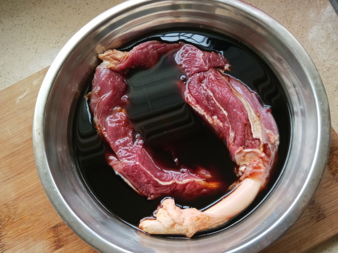 简易秘制卤牛肉的做法 步骤2