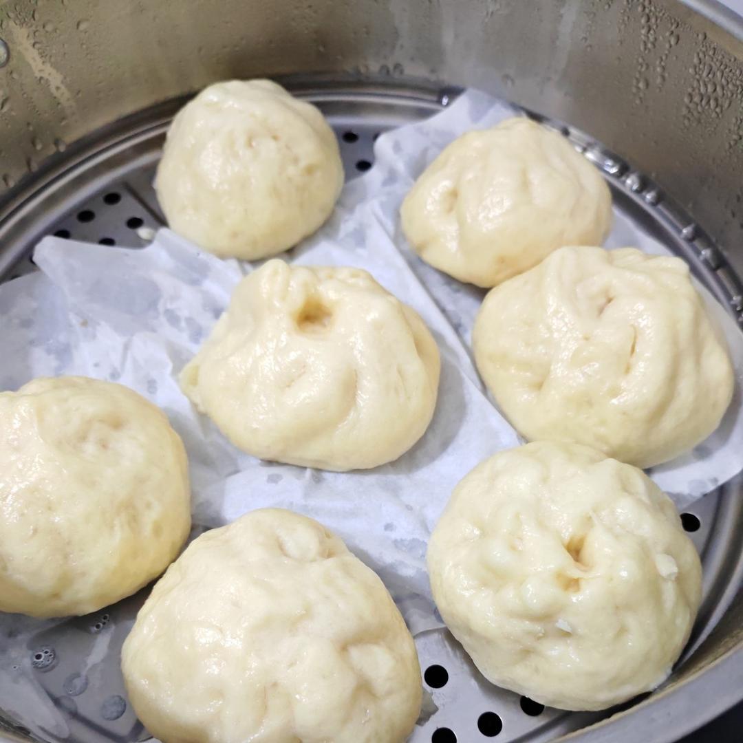 松软多汁的肉包子