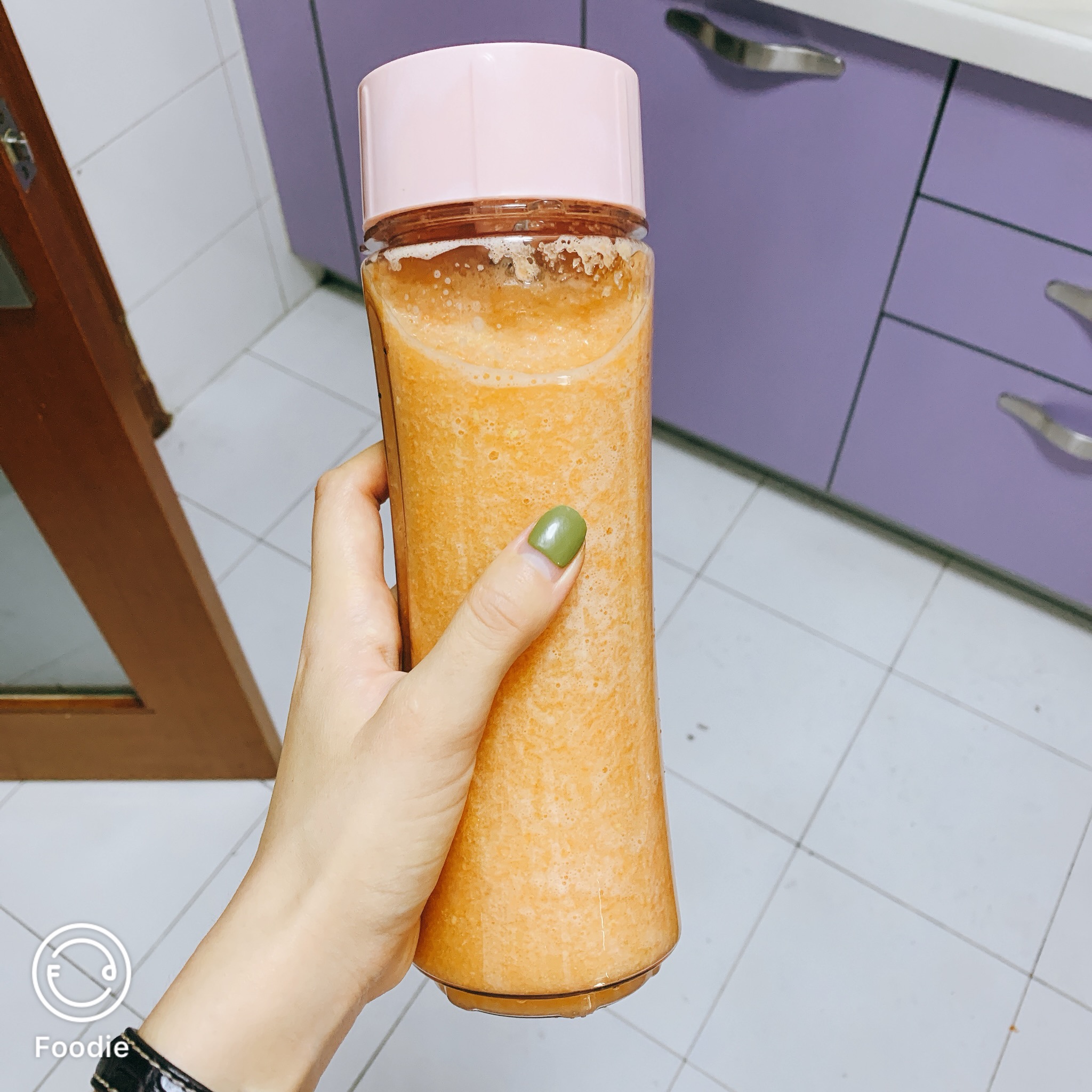 减脂果蔬汁1DAY胡萝卜芹菜雪梨汁的做法