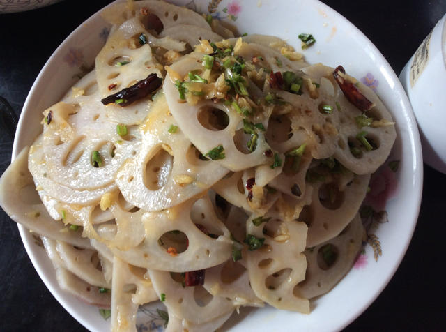炝拌莲藕片
