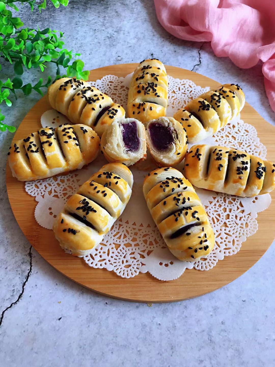 千层紫薯酥，孩子喜欢的毛毛虫造型中式酥皮点心的做法