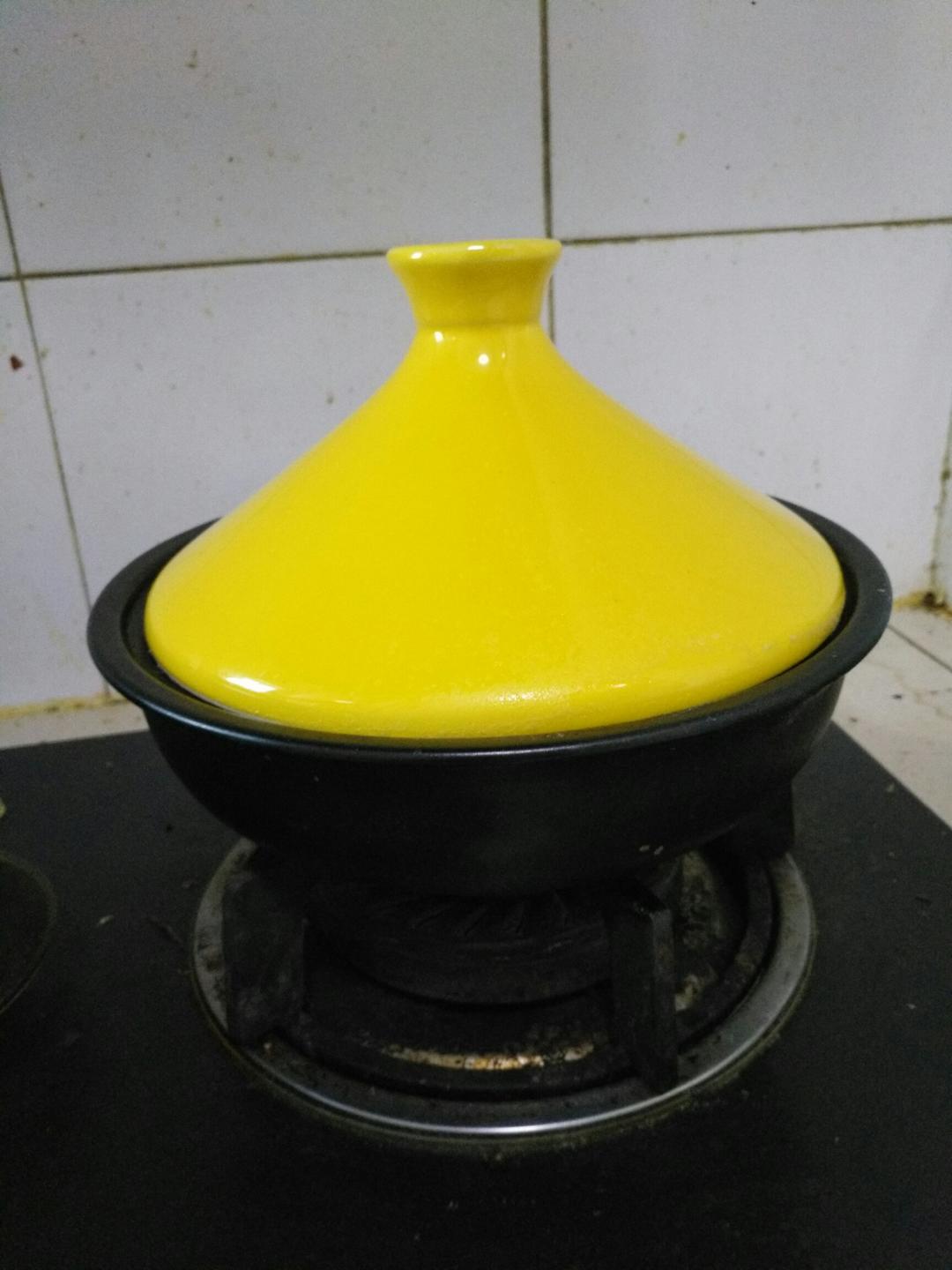 广式腊味煲仔饭