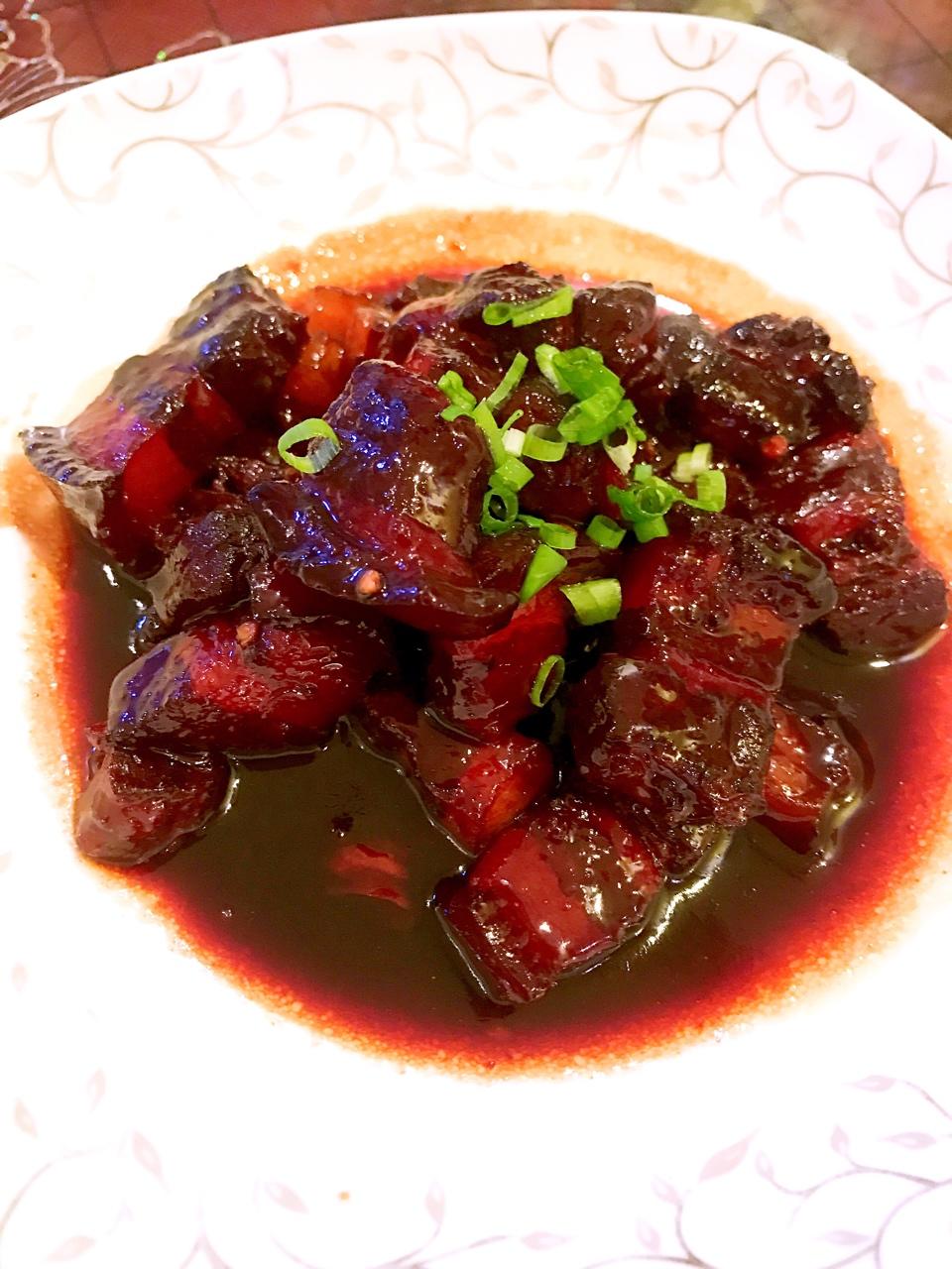 吃着碗里望着锅里的红烧肉