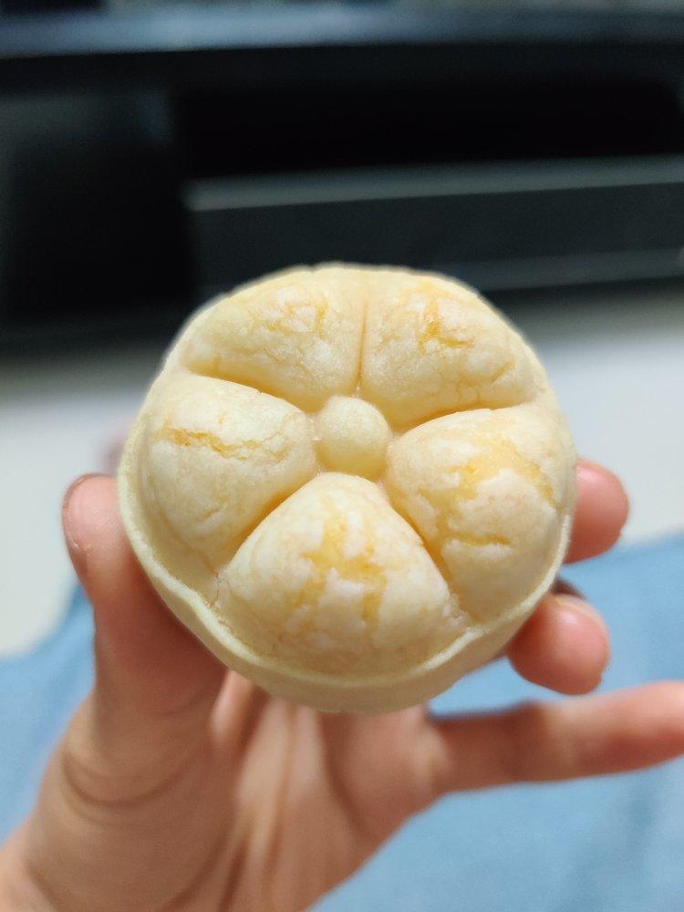 爆浆流心奶黄月饼-咸甜适中入口即化