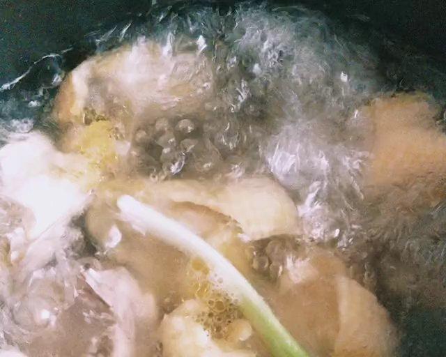 超级鲜美的炖汤~~砂锅炖鸡汤的做法