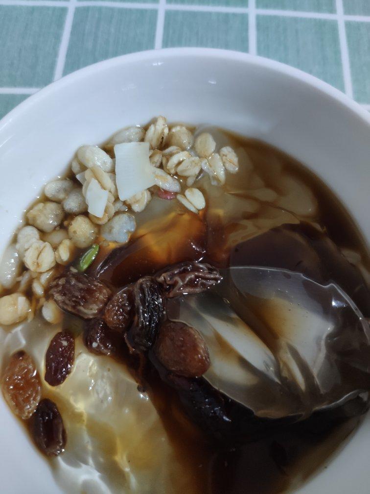 自制晶莹剔透、口感凉滑的——冰粉粉