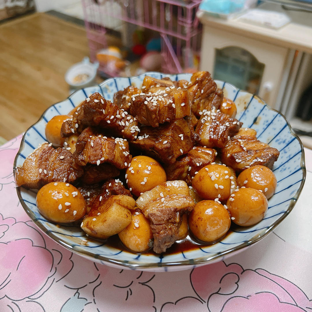 五花肉闷鹌鹑蛋（超入味，吃了你就会爱上）