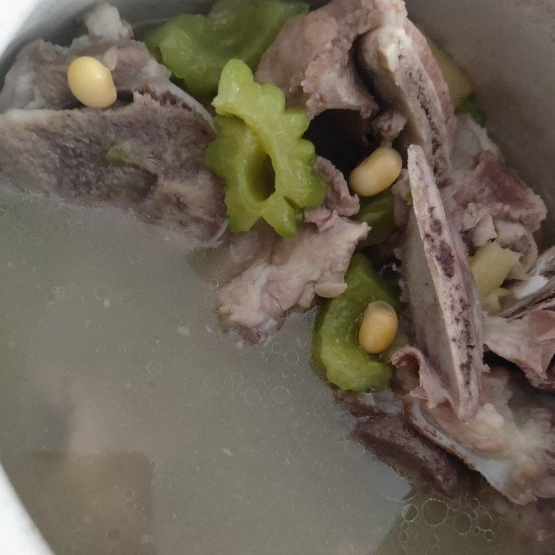 黄豆苦瓜排骨汤