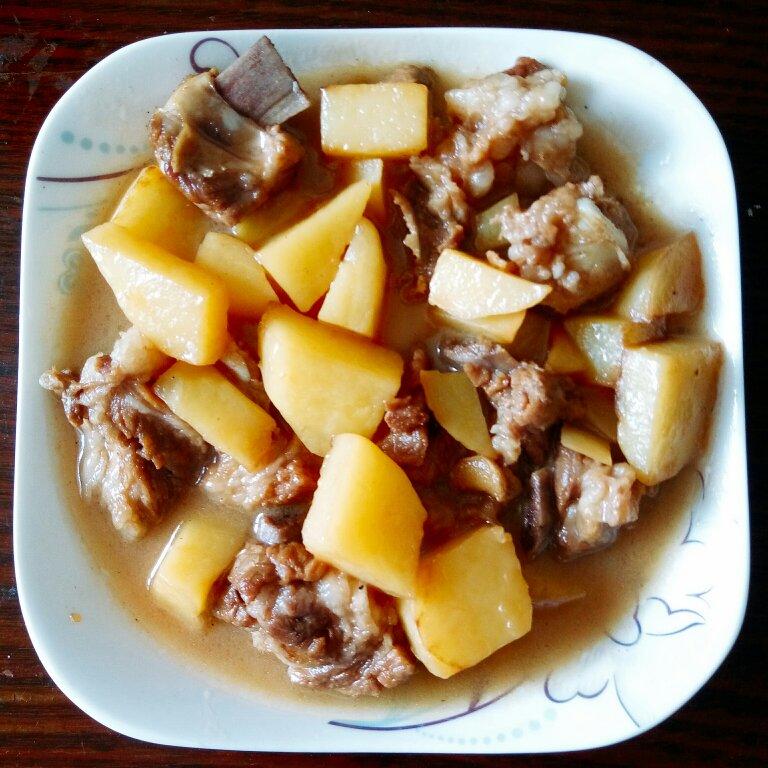 土豆烧排骨