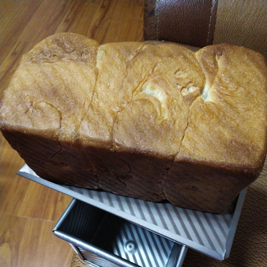 用烤箱自己做面包--手工牛奶吐司面包