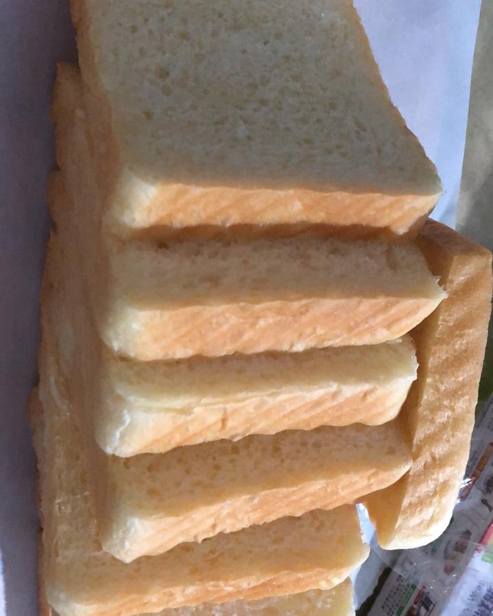 不用厨师机，不用揉半天，也能做出香甜的拉丝牛奶吐司面包！