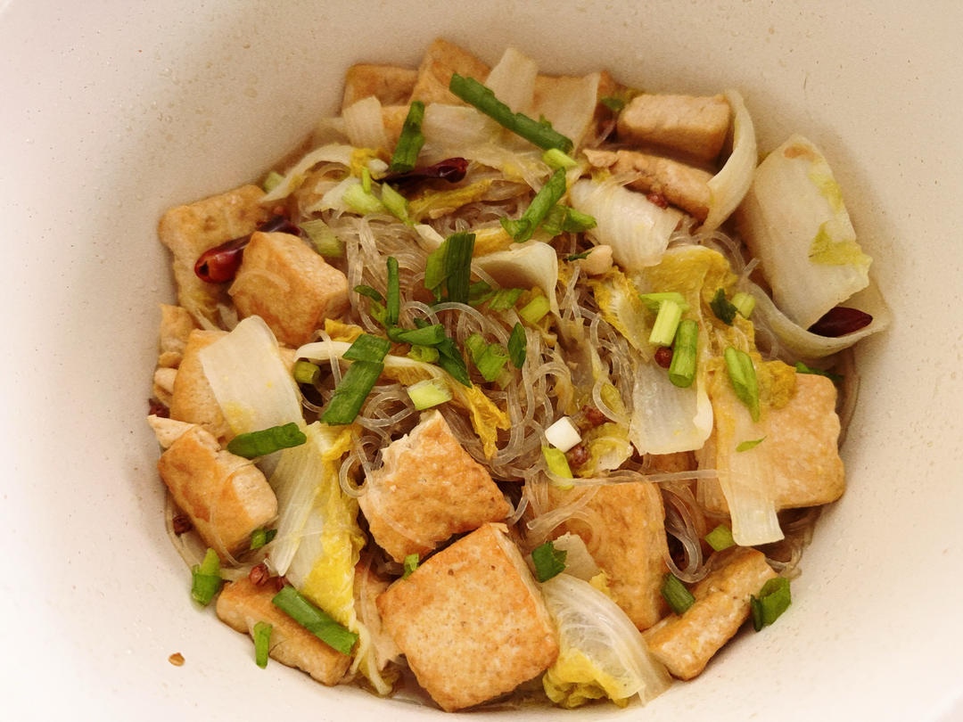 家常白菜粉条炖豆腐