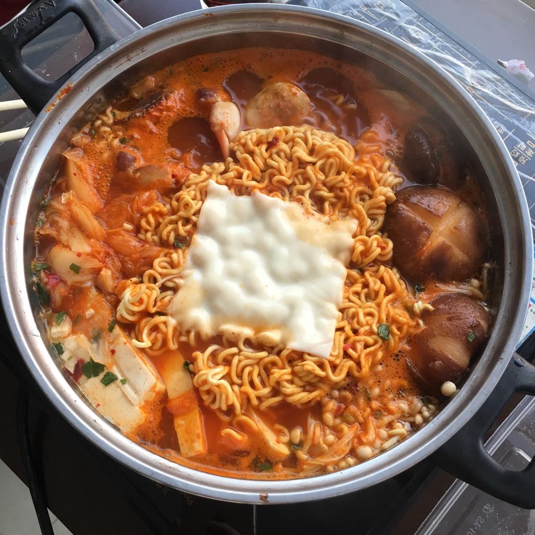 正宗韩式部队芝士锅（부대찌개）