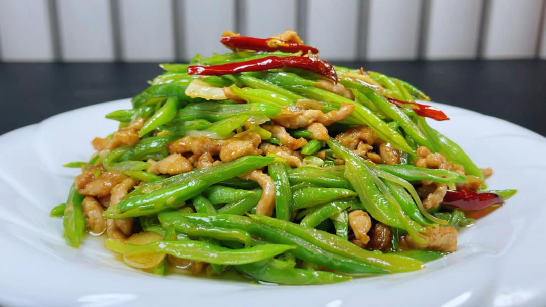 扁豆炒肉丝怎么做好吃？大厨教你一招，豆角脆爽肉丝滑嫩，真下饭