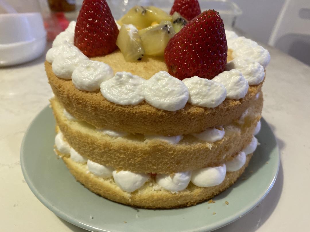 草莓奶油蛋糕/基础戚风胚，徒手脱模剖片及抹面挤花/「戚风及其衍生」烘焙视频蛋糕篇1