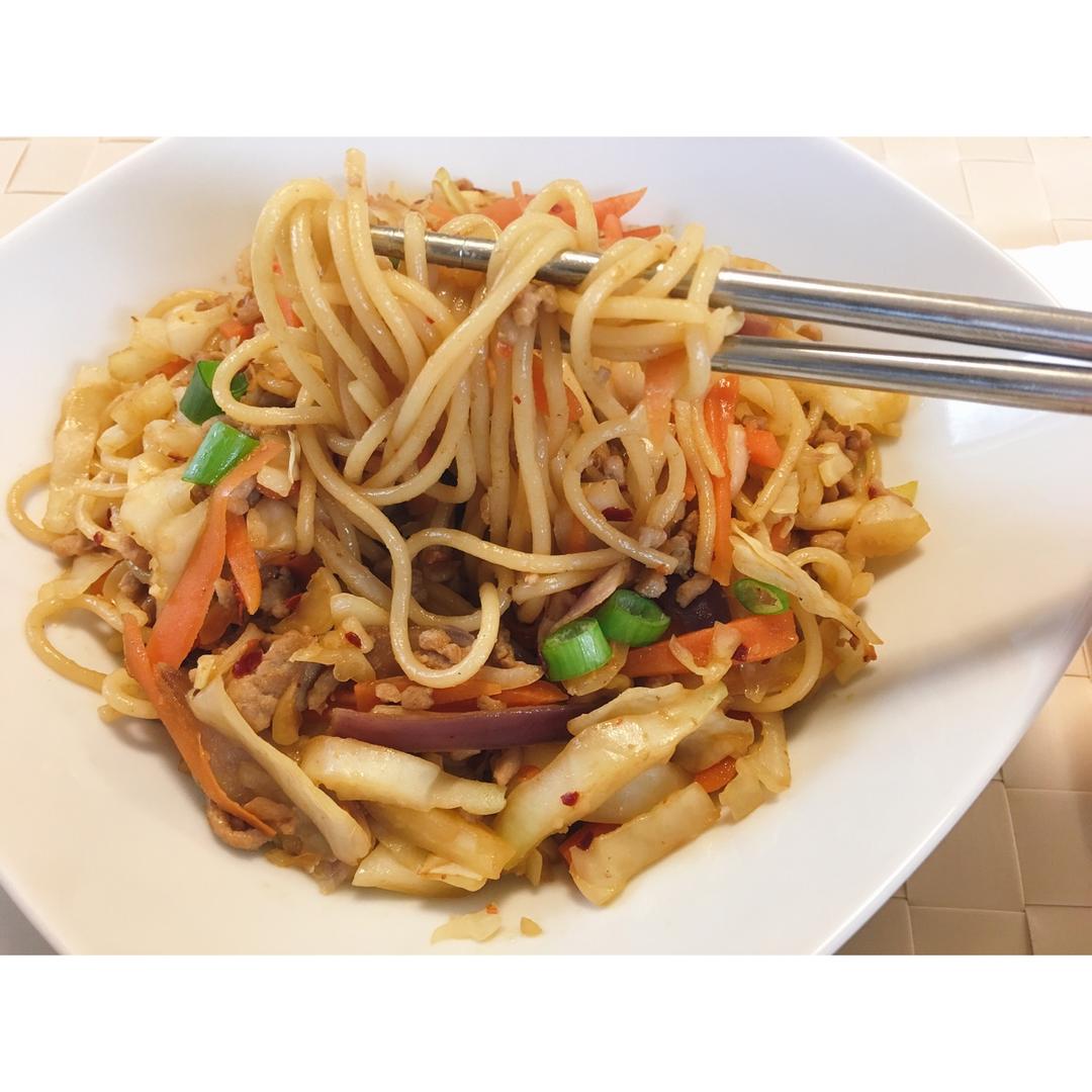 杂蔬肉丝炒面