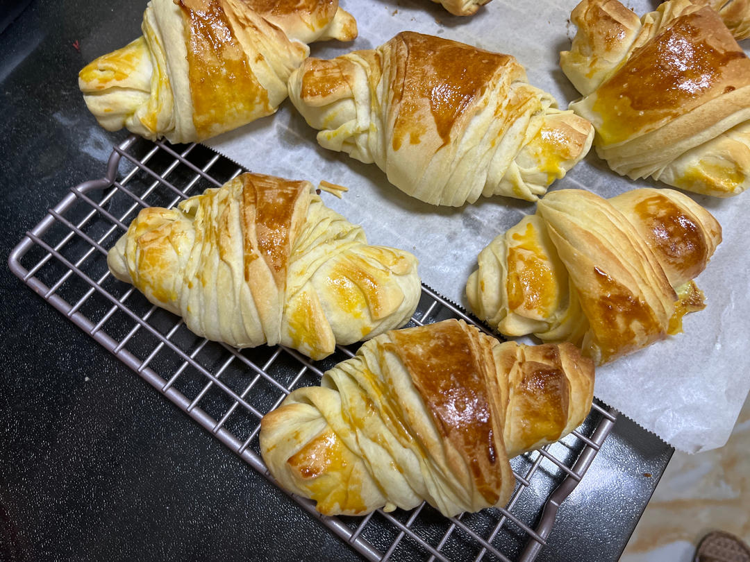 香酥泡乎牛角包•想不到这样处理面团吧‼️一次发酵