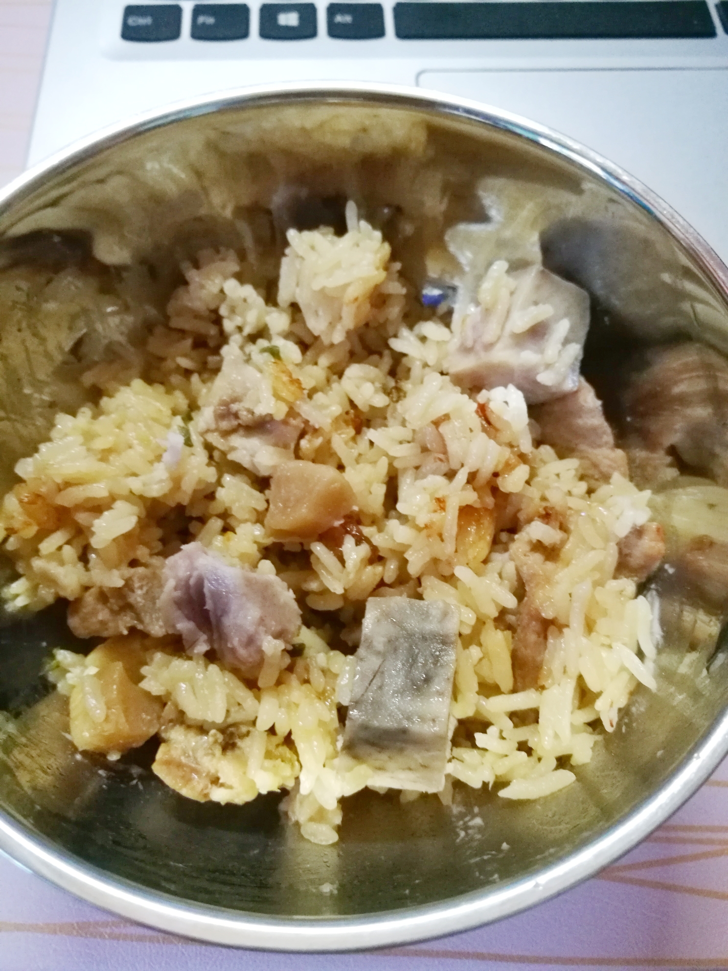 芋头炒肉焖饭（电饭锅版）的做法