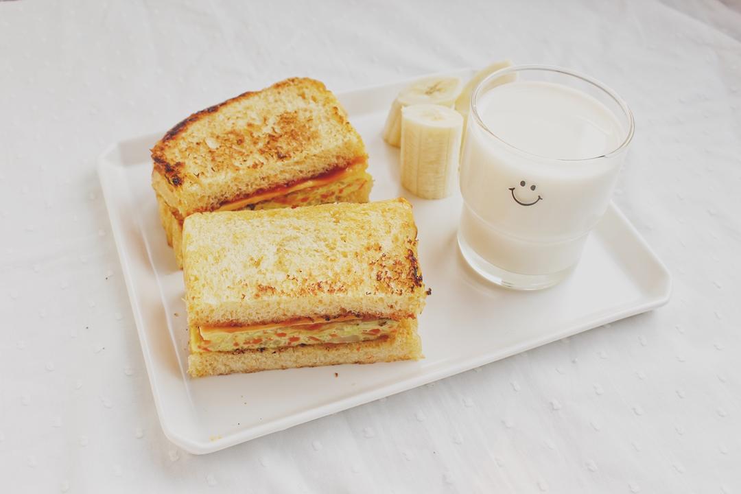 橙橙哆做的 韩国街边小吃同款>韩式早餐三明治